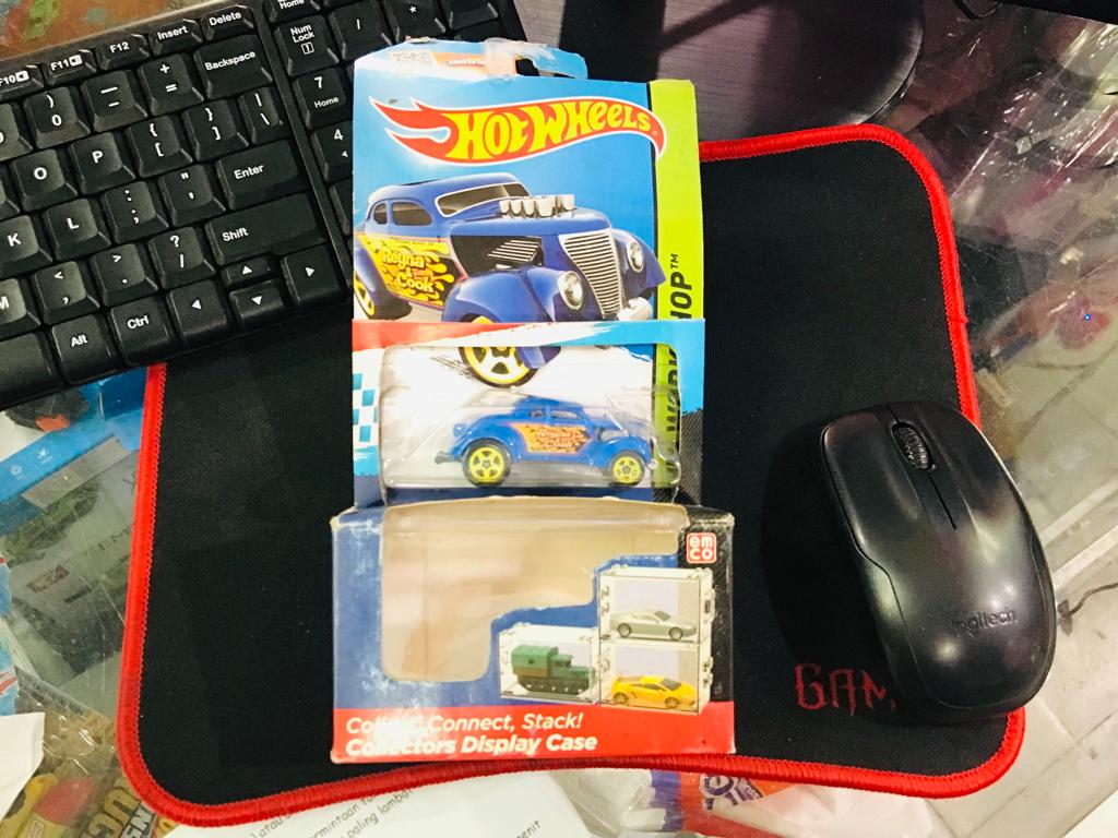 Hot Wheels + kotak penyimpanan Akrilik